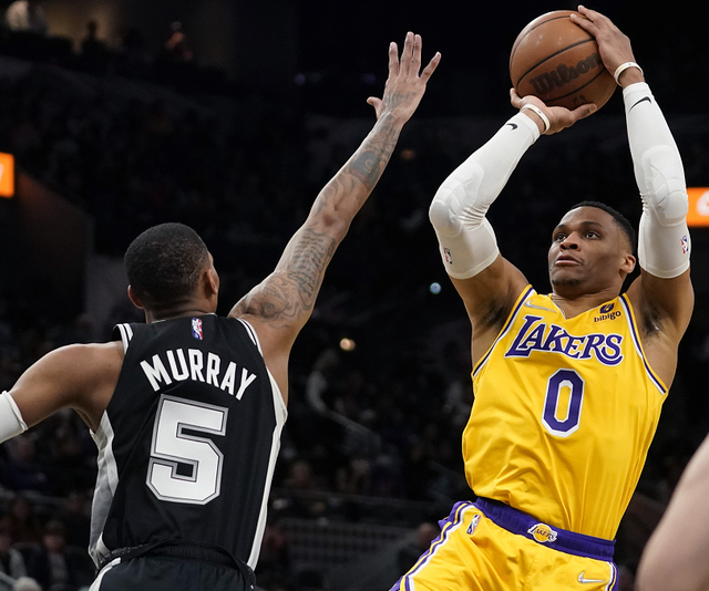 包含Scout关键节点赛况扑朔迷离，湖人带队取胜！的词条